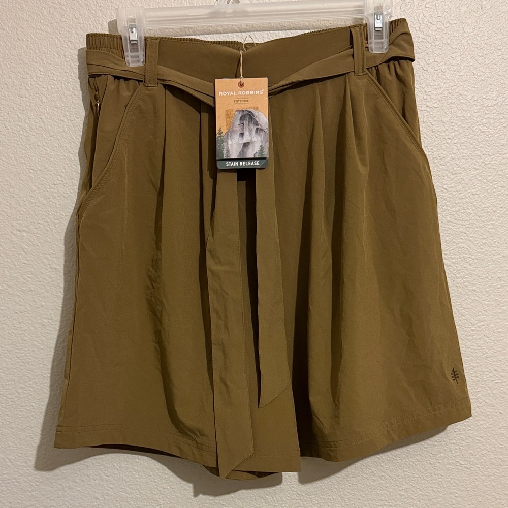 Royal Robbins Spotless Traveler Shorts Size S Belt 7" inseam Outdoor UPF 50+